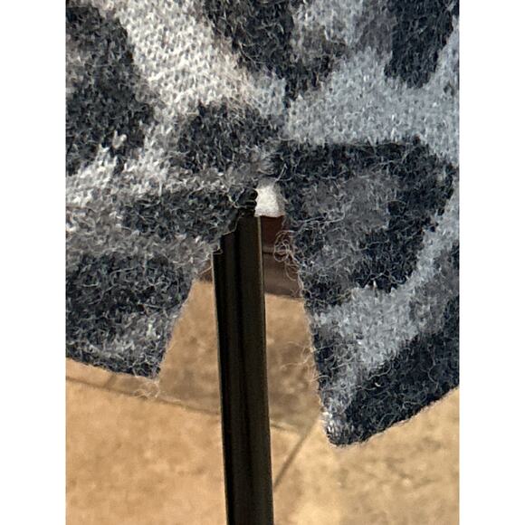 DKNY Leopard Animal High Neck Winter Sweater - Picture 5 of 9